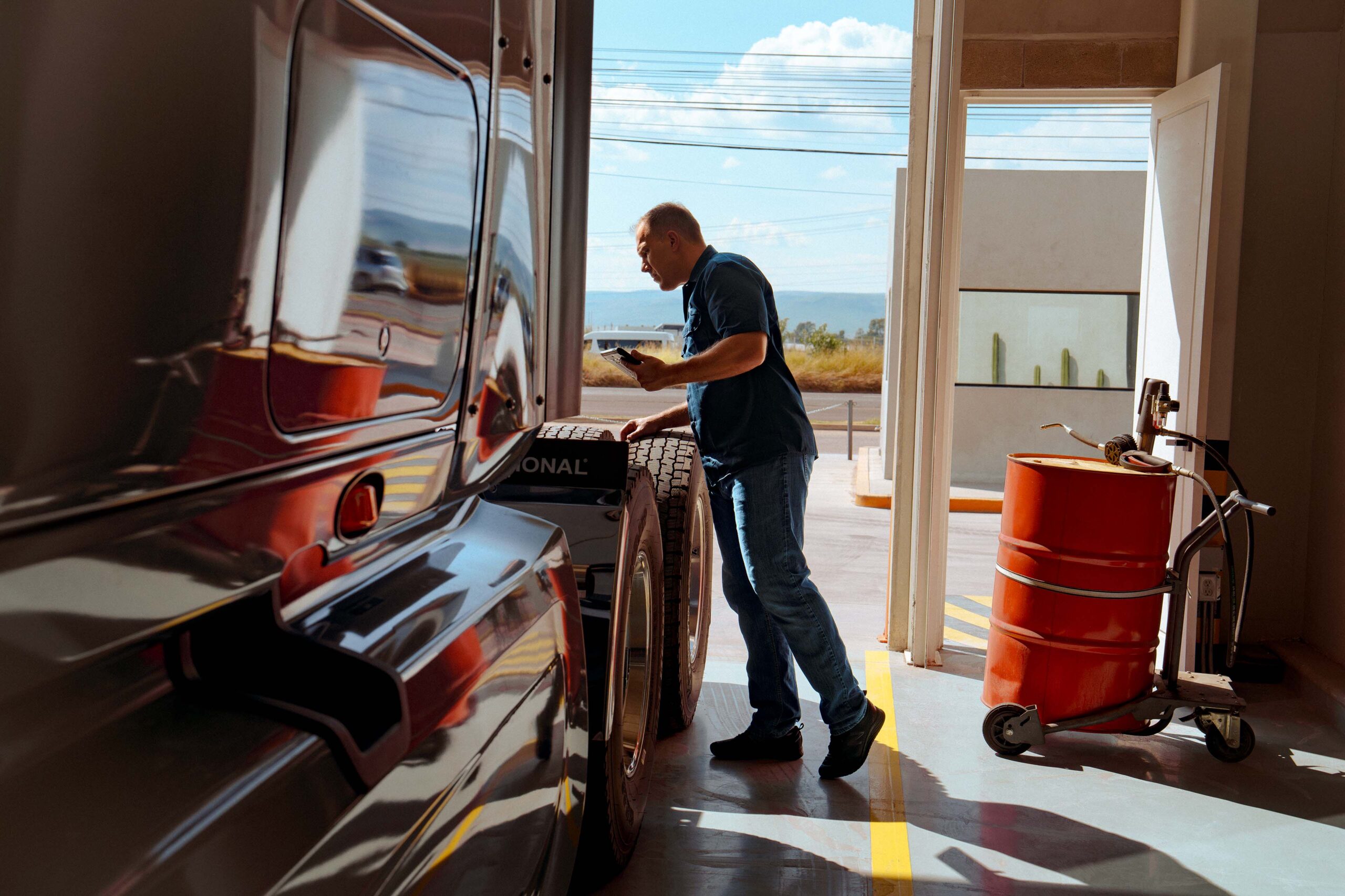 Commercial truck service bay